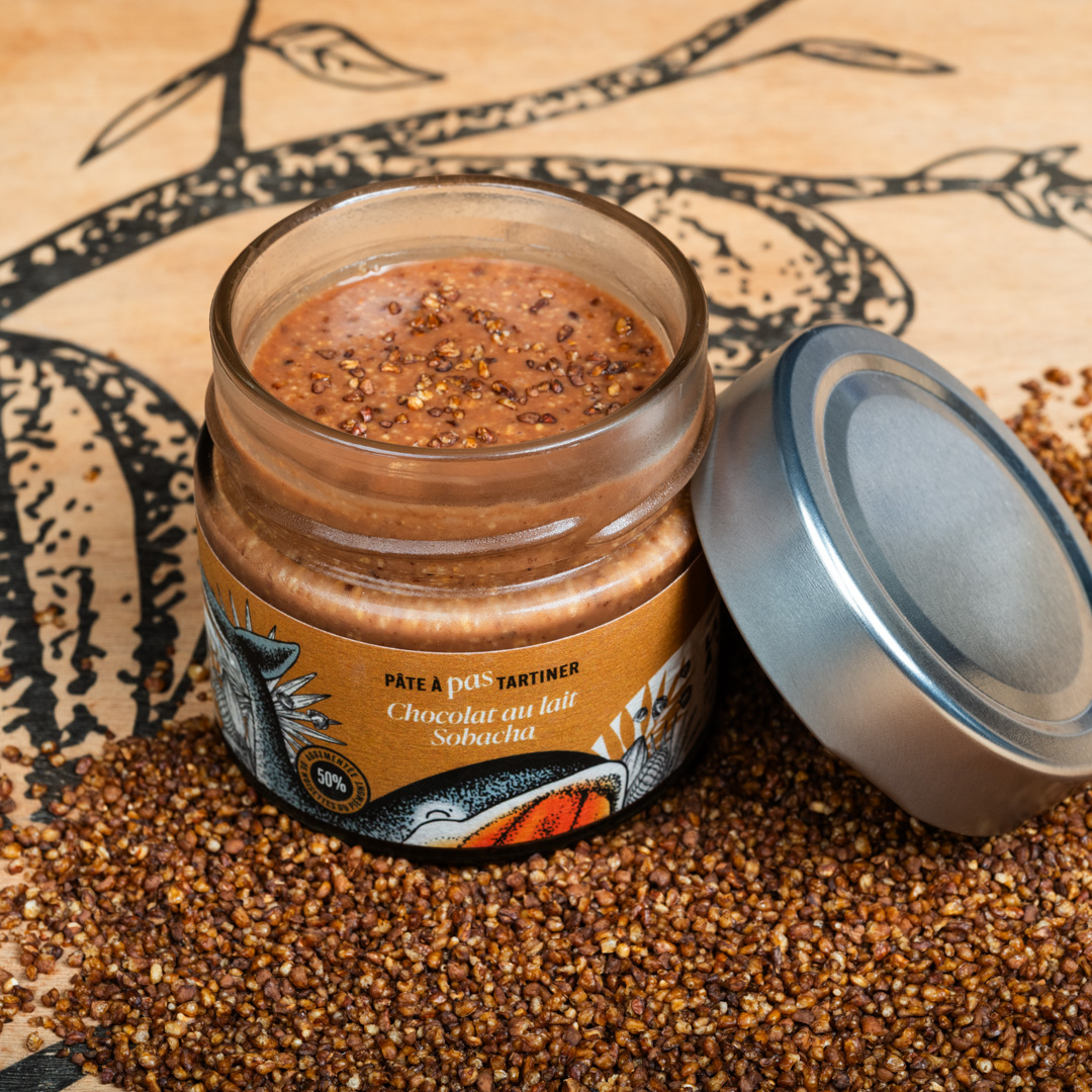 Pâte à PAS tartiner chocolat au lait & sobacha 1 Pâte à tartiner bean-to-bar chocolat au lait et sobacha