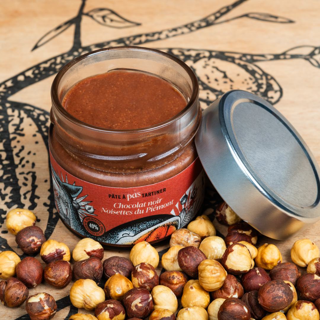 Pâte à PAS tartiner chocolat noir & noisettes du Piémont (49%) 1 Pâte à tartiner bean-to-bar chocolat noir et noisettes du Piémont
